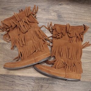 Minnetonka Calf Hight 3 Layer Fringe Boots (Brown Suede)